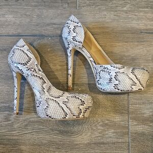 Steve Madden Cream and Tan Snakeskin Heels